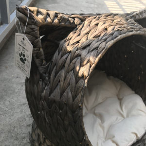 Water Hyacinth Pet House With Iron Frame & Cushion