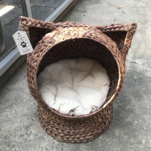 Water Hyacinth Pet House With Iron Frame & Cushion