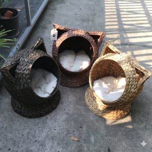 Water Hyacinth Pet House With Iron Frame & Cushion
