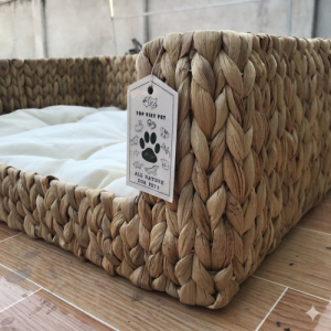 Water Hyacinth Pet House With Iron Frame & Cushion