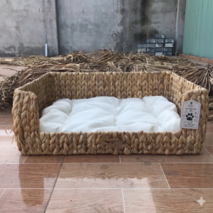Water Hyacinth Pet House With Iron Frame & Cushion